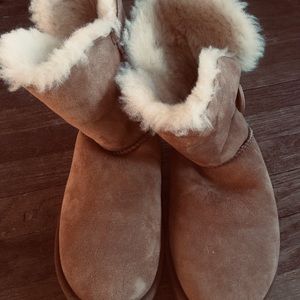 Uggs size 8 tan